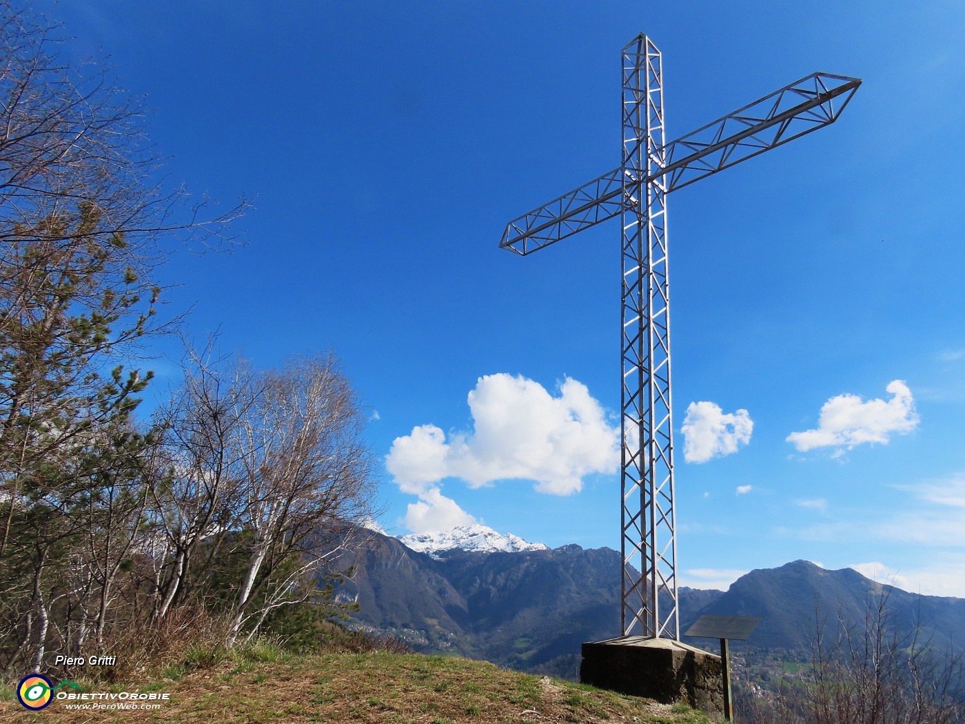 27 Alla croce di Bracca (937 m) con vista in Alben e Suchello.JPG